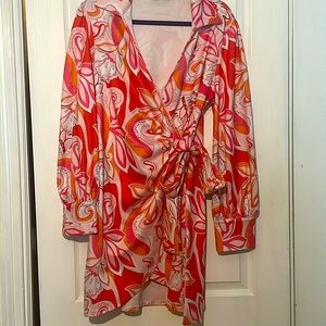 Beautiful twist tie front dress.